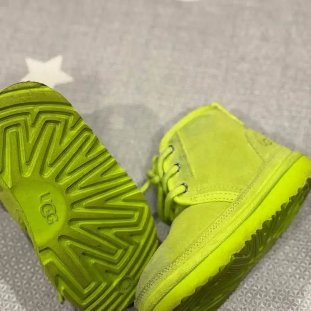 UGG Toddler Boots Neon Green – US 9 Toddler / EU 26 – Warm Lined
